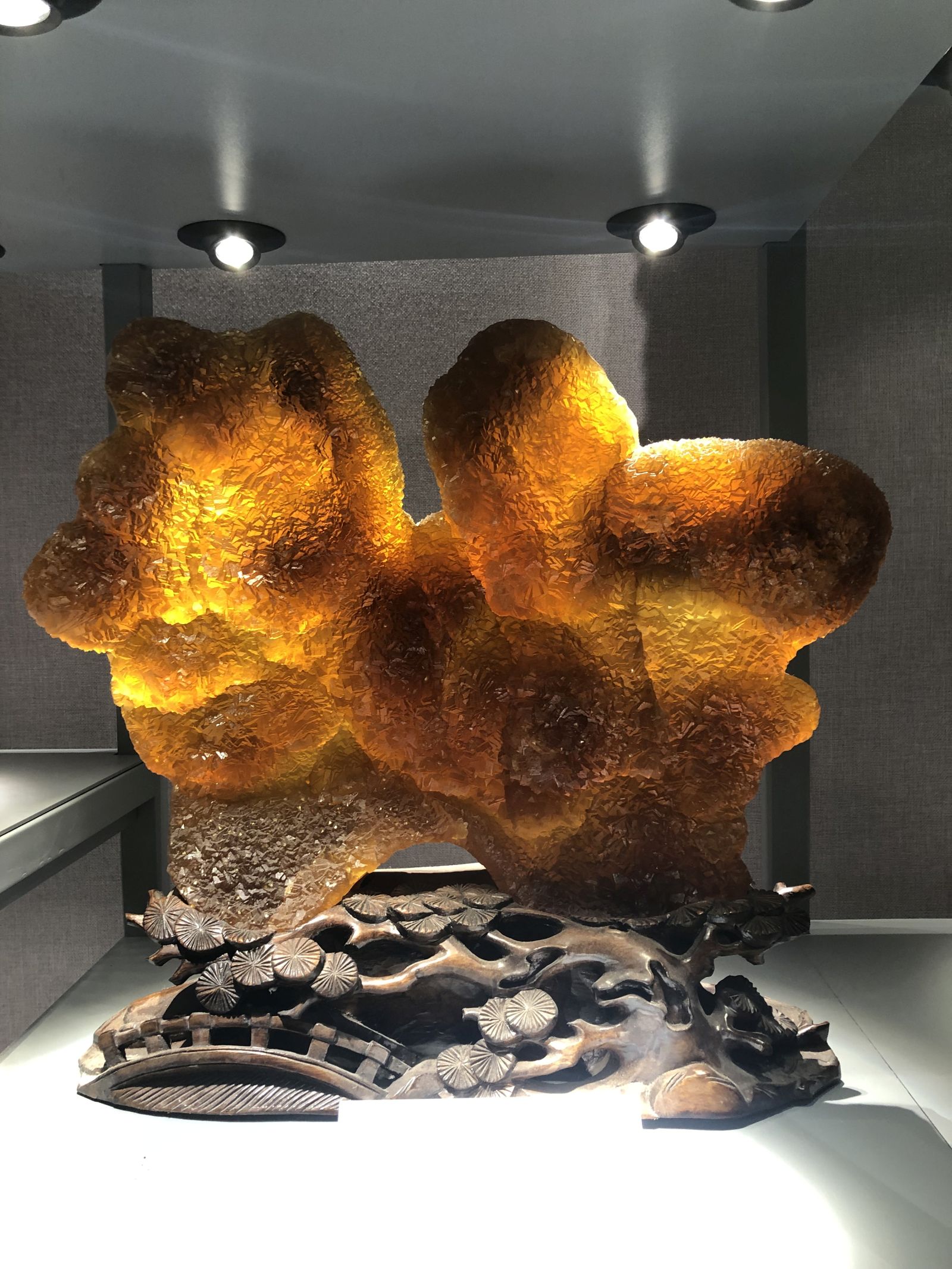 绿萤石水晶 - 网上展厅 - 2019年第七届中国（湖南）国际矿物宝石博览会 - 华声在线专题